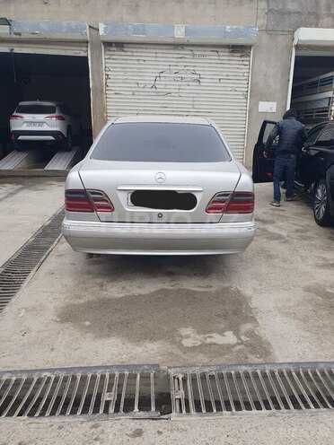 Mercedes E 220 1998, 560,000 km - 2.2 l - Xırdalan