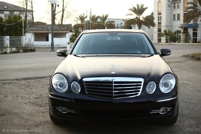Mercedes E 280-1