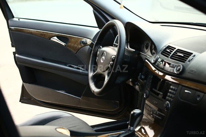 Mercedes E 280-13