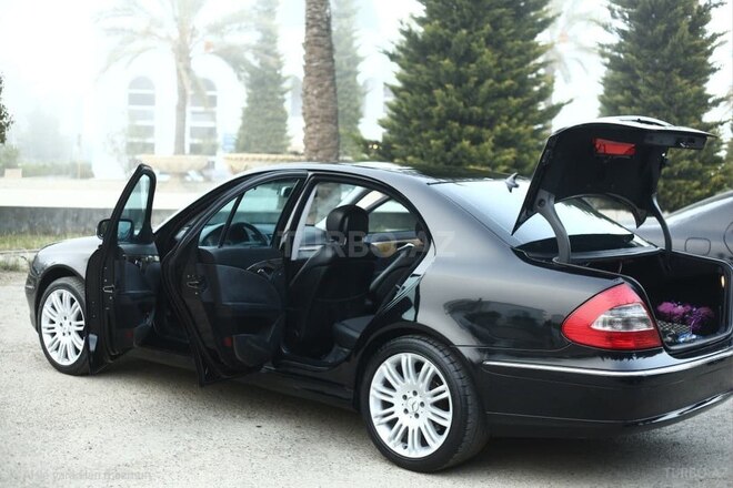 Mercedes E 280-18