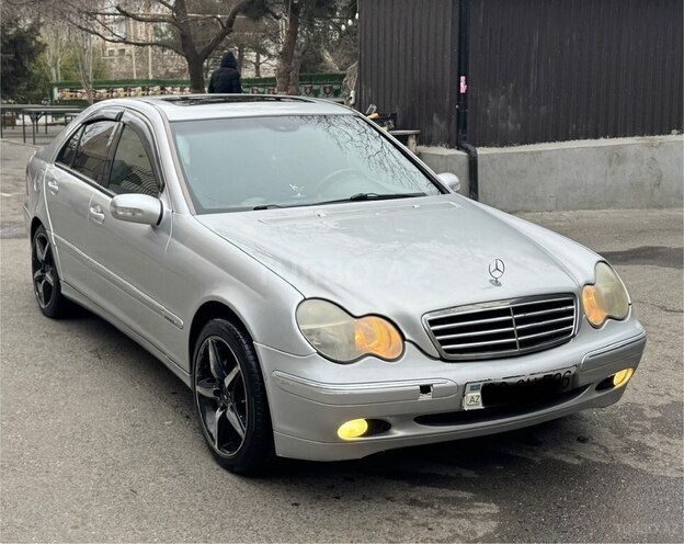 Mercedes C 240 2001, 215,555 km - 2.6 l - Bakı