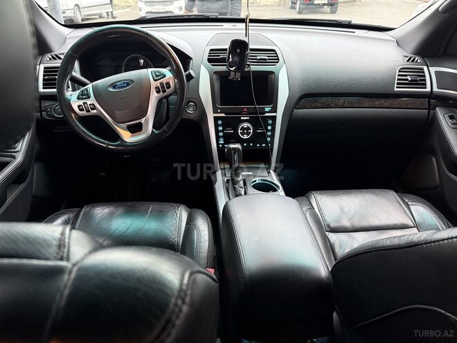 Ford Explorer-3