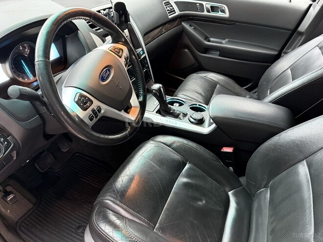 Ford Explorer-7