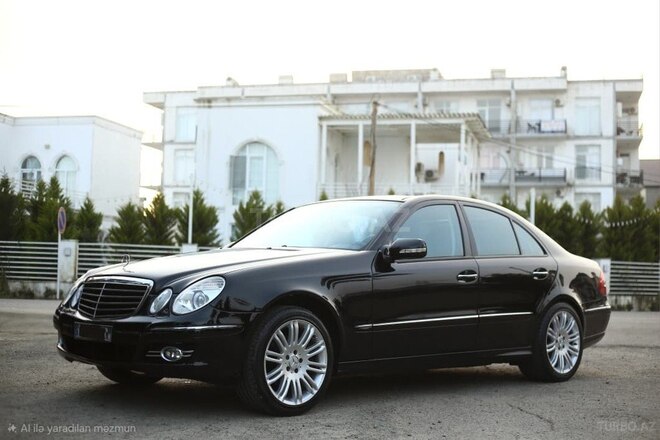Mercedes E 280-8