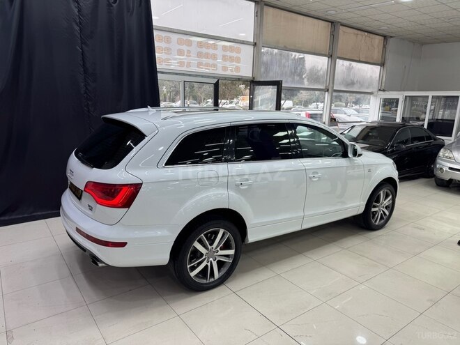 Audi Q7-11