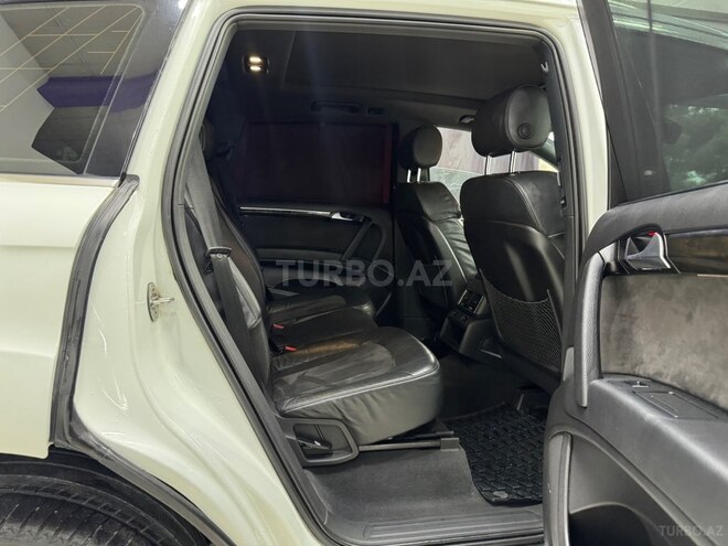 Audi Q7-8