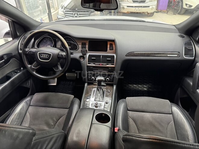 Audi Q7-9