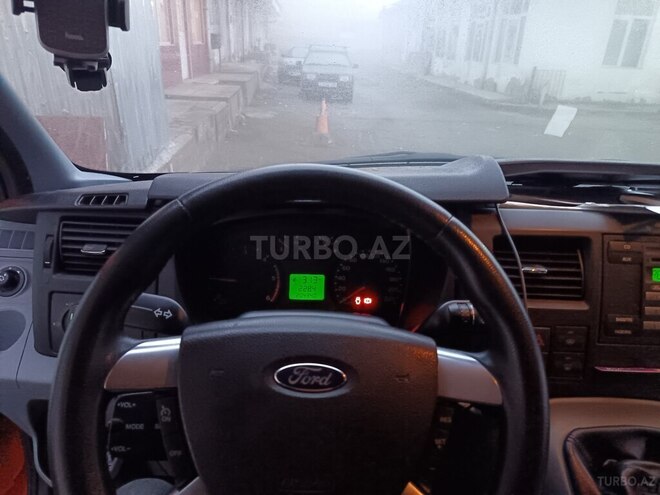 Ford Transit 2011, 200,000 km - 2.4 л - Quba