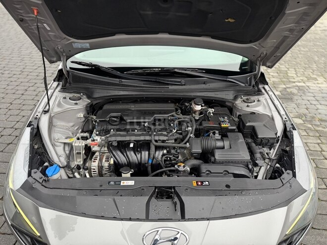 Hyundai Elantra-21