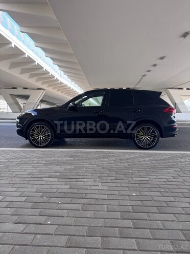 Porsche Cayenne S E-Hybrid-3