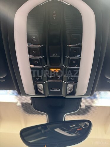 Porsche Cayenne S E-Hybrid-9