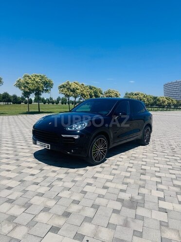 Porsche Cayenne S E-Hybrid-2