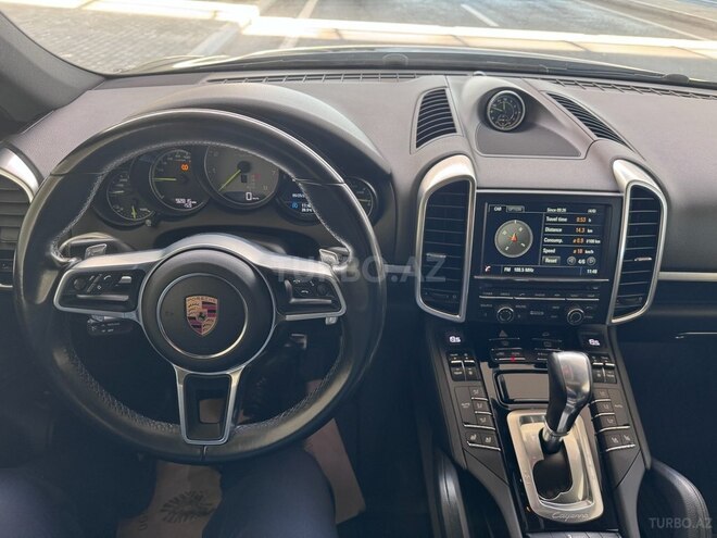 Porsche Cayenne S E-Hybrid-7