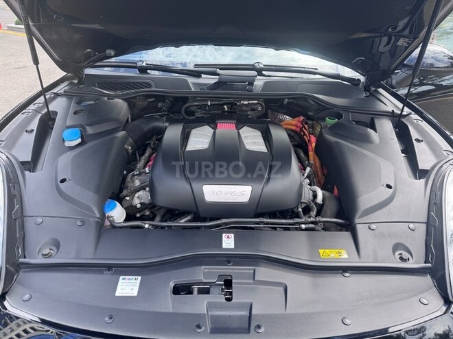 Porsche Cayenne S E-Hybrid-16