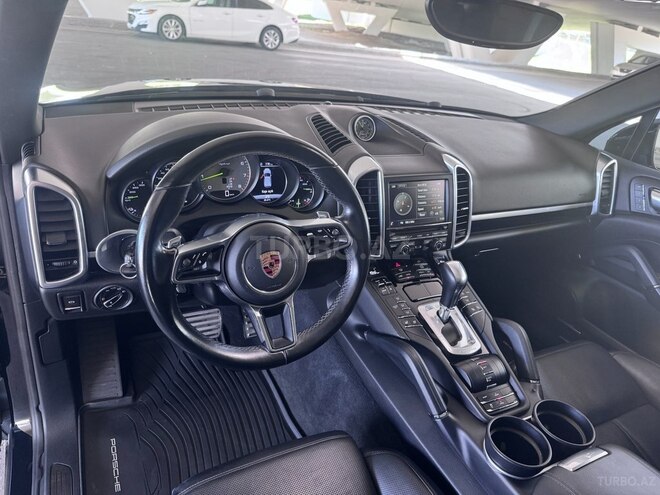 Porsche Cayenne S E-Hybrid-6
