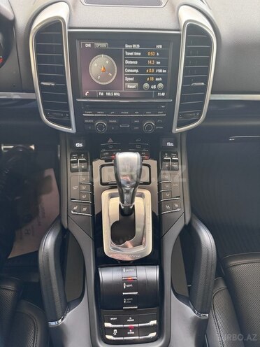 Porsche Cayenne S E-Hybrid-8