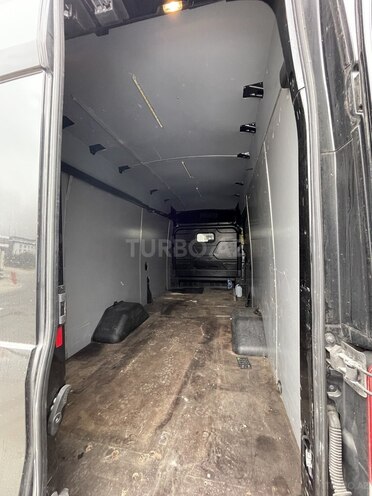 Ford Transit-4