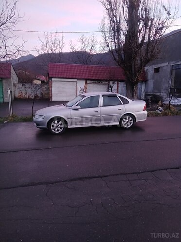 Opel Vectra 1999, 354,556 km - 1.8 l - Qax