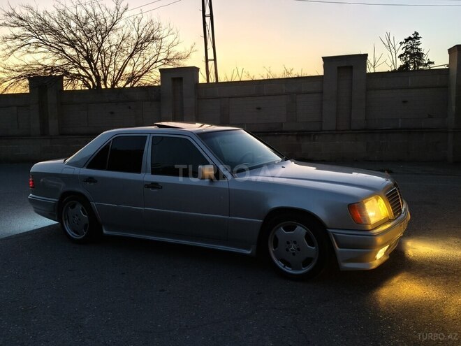 Mercedes E 220 1995, 402,000 km - 2.2 l - Bakı