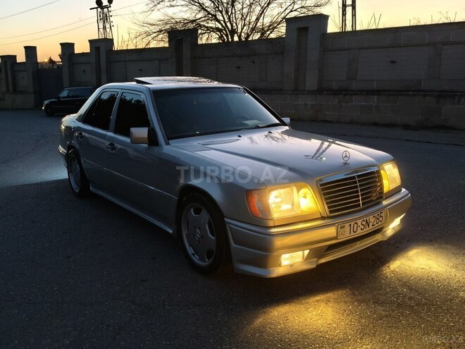Mercedes E 220 1995, 402,000 km - 2.2 l - Bakı