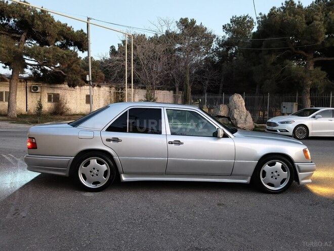 Mercedes E 220 1995, 402,000 km - 2.2 l - Bakı