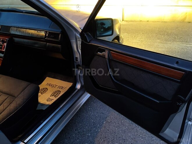 Mercedes E 220 1995, 402,000 km - 2.2 l - Bakı