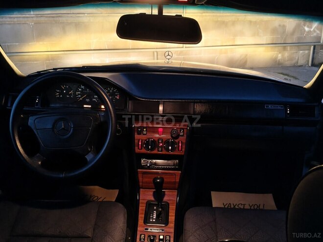 Mercedes E 220 1995, 402,000 km - 2.2 l - Bakı