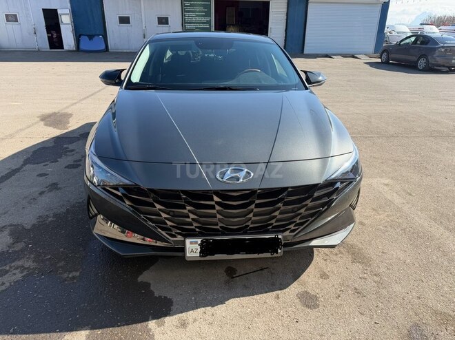 Hyundai Elantra-1