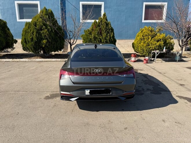 Hyundai Elantra-2