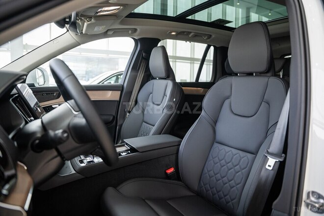 Volvo XC90-11