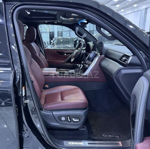 Lexus LX 500d-12