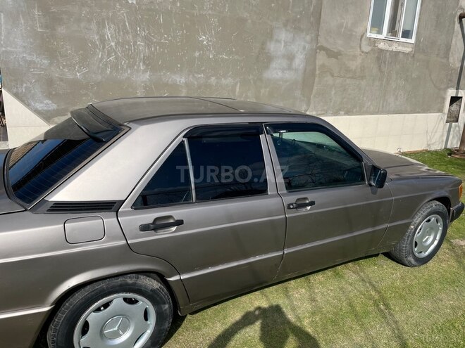 Mercedes 190 1990, 873,833 km - 2.0 л - Salyan