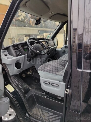 Ford Transit-10