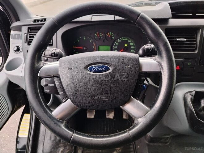 Ford Transit-13