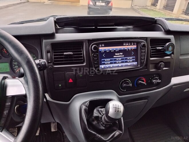 Ford Transit-12