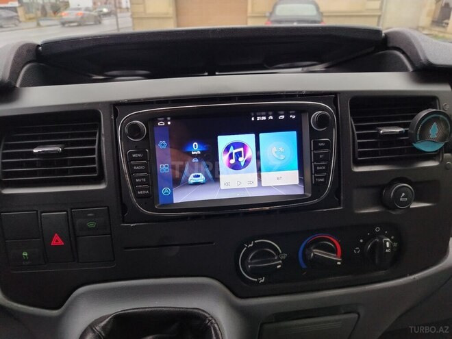 Ford Transit-16