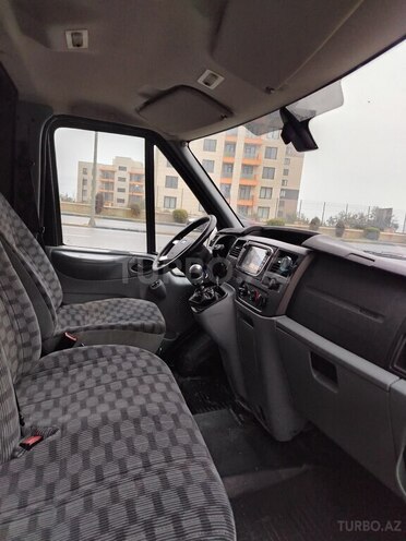 Ford Transit-19