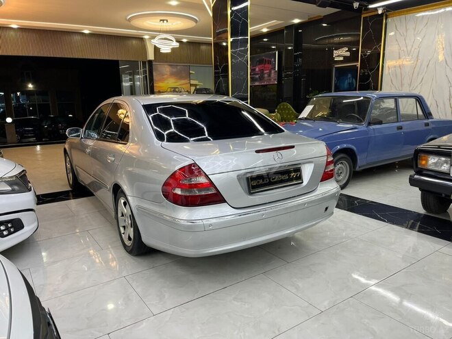 Mercedes E 240-4