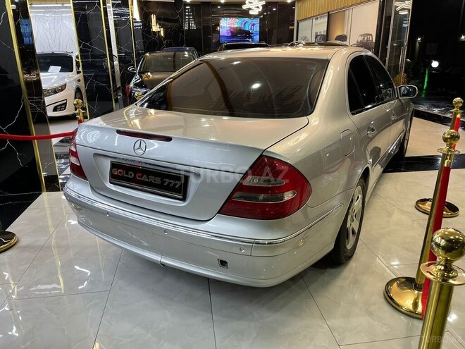 Mercedes E 240-13