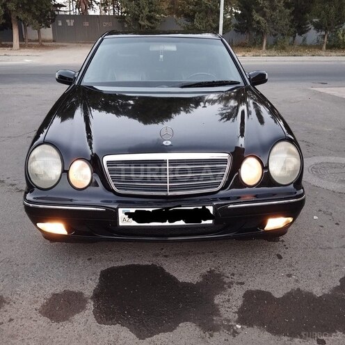 Mercedes E 240-1