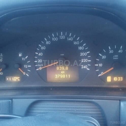 Mercedes E 240-5