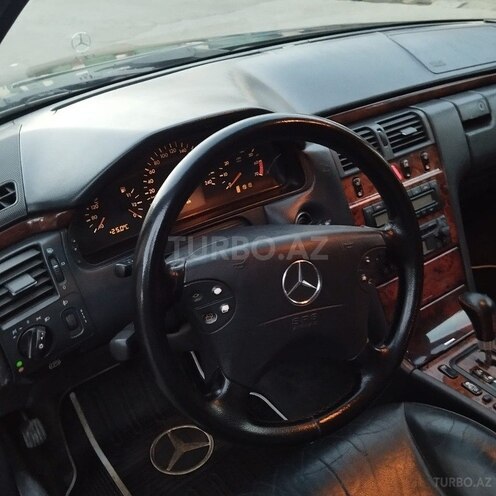 Mercedes E 240-10