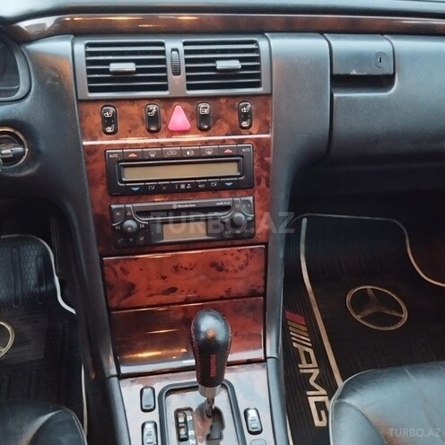 Mercedes E 240-4