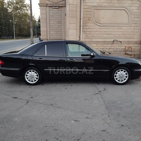 Mercedes E 240-8