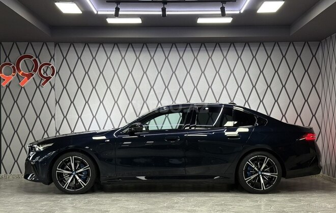 BMW 530e-6