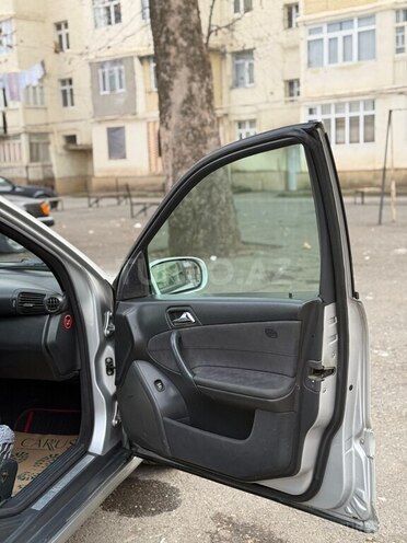 Mercedes C 200 2002, 589,847 km - 2.2 l - Bakı