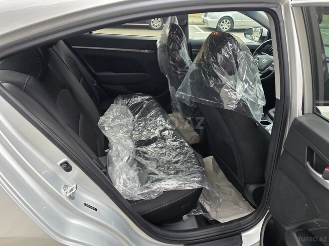 Hyundai Elantra 2018, 136,000 km - 2.0 l - Bakı