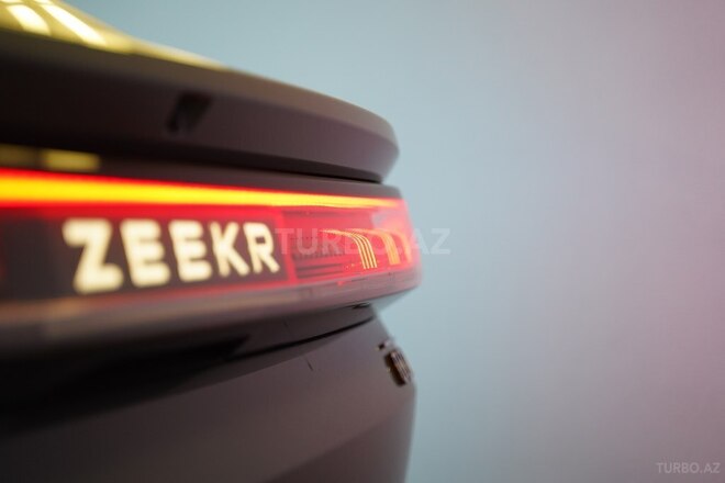 ZEEKR 001-10
