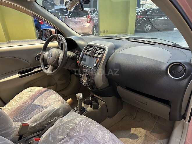 Nissan March-12