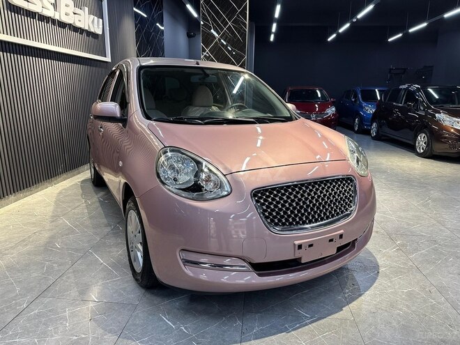 Nissan March-8